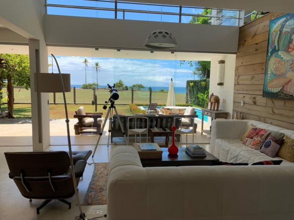 Beautiful 3 Bedroom Home Front-Sea