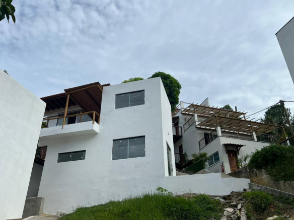 One Bedroom House With Balcony