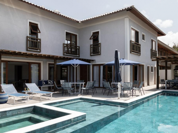 House With 8 High Standard Bathrooms