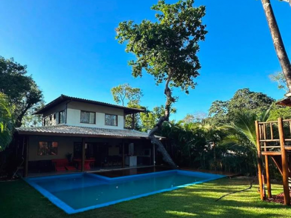 House With Beautiful Garden And Pool