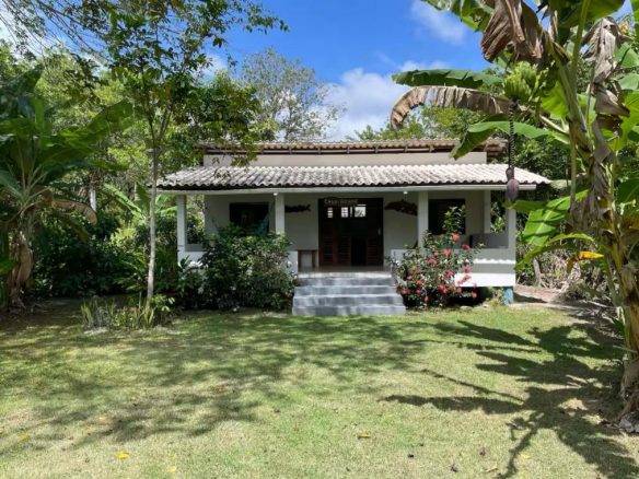 House on a plot of 480m² 4th Beach