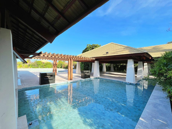 Excellent Loto In The Best Condominium