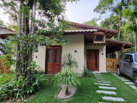 Beautiful House With Three Bedrooms In Condominium