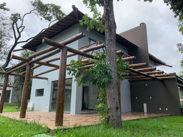 Beautiful House In Condominium Of Excellent Standa