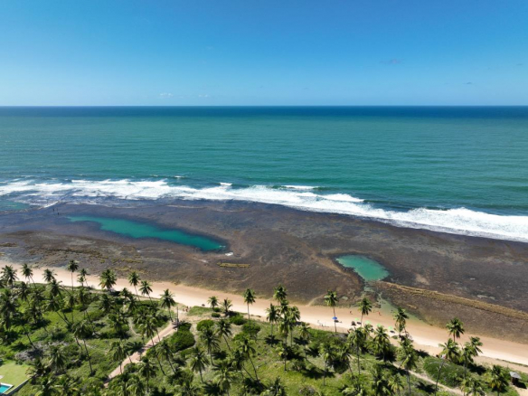 Large Lot In Luxury Condominium