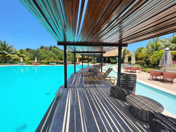 Opportunity - Area in Exclusive Condominium