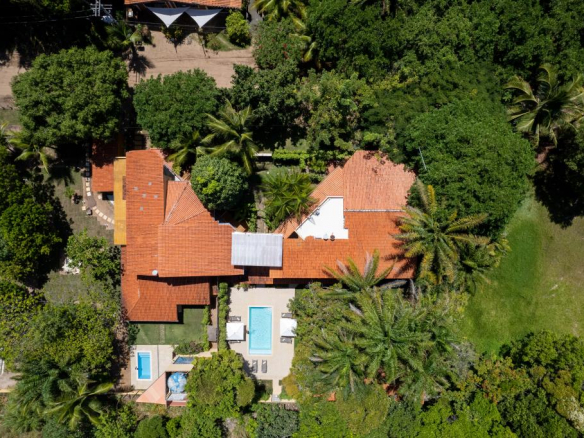 Pousada with 12 Bathrooms