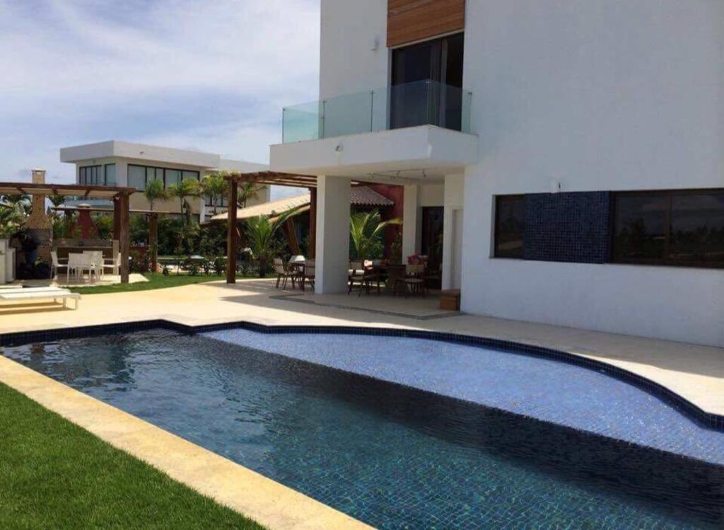 Praia do Forte - East-Facing House with Lake View