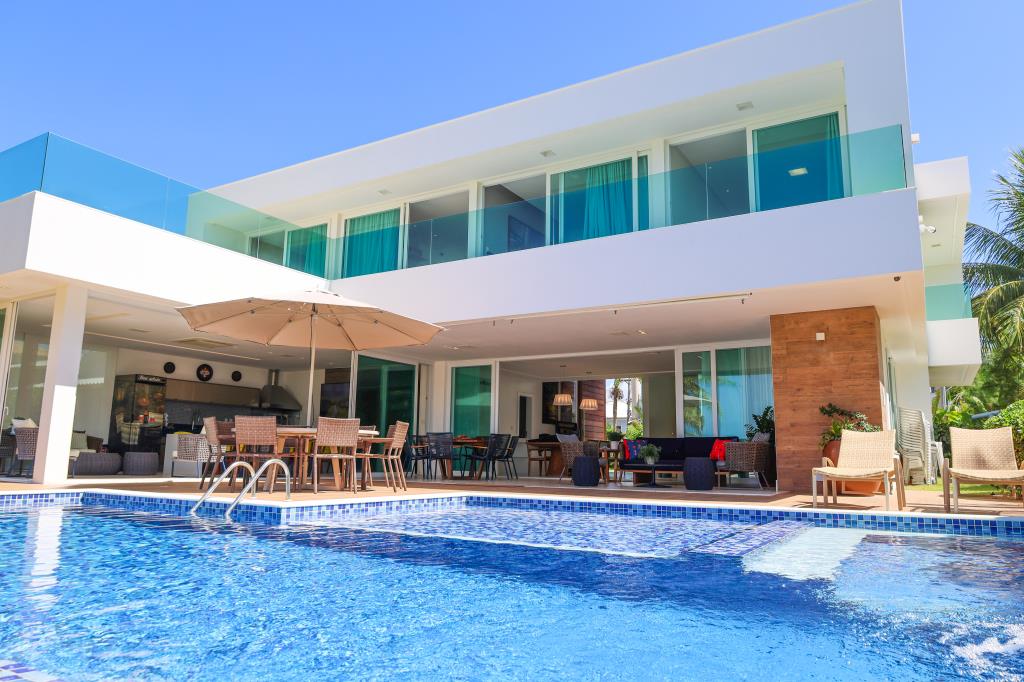 Guarajuba - Beachfront House With 06 Suites