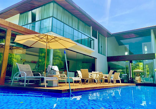 Beautiful Five-Bedroom Luxury Mansion